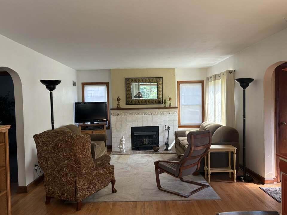 Milwaukee, Wisconsin 53215, United States, 3 Bedrooms Bedrooms, ,2 BathroomsBathrooms,Residential,Pending,196418