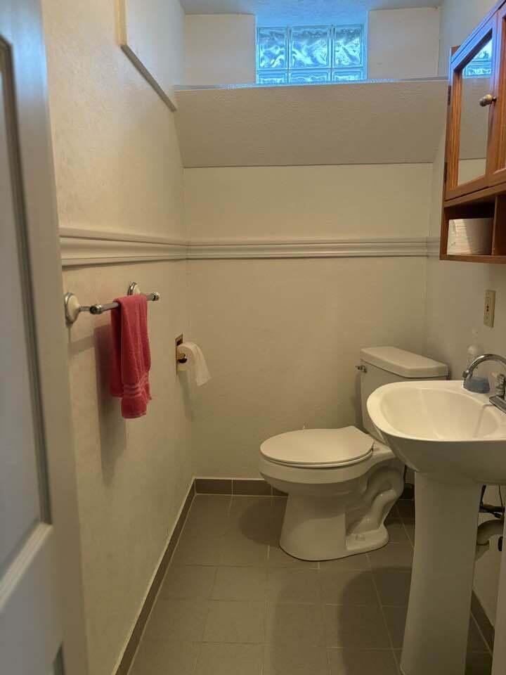 Milwaukee, Wisconsin 53215, United States, 3 Bedrooms Bedrooms, ,2 BathroomsBathrooms,Residential,Pending,196418