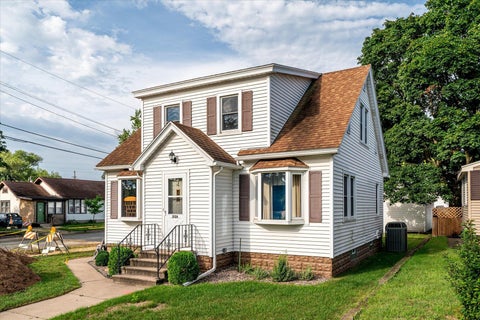 Photo of 2126 16th St S, La Crosse, WI 54601 (MLS # 1979576)