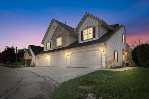 Photo of 2337 W Vista Bella Dr, Oak Creek, WI 53154 (MLS # 1960535)