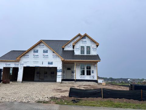 Photo of 270 Bayberry Ln, Grafton, WI 53024 (MLS # 1968415)