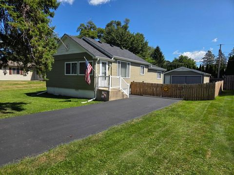 Photo of 2816 Mabie St, Delavan, WI 53115 (MLS # 1950043)