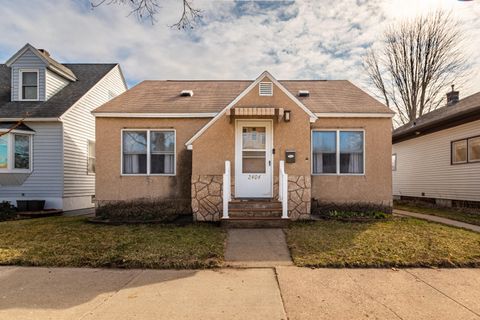 Photo of 2404 Loomis St, La Crosse, WI 54603 (MLS # 1955700)