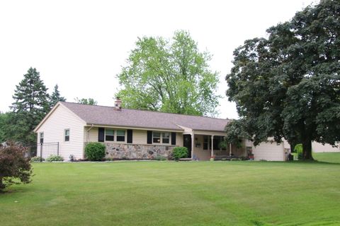 Photo of N50W16461 Maple Crest Ln, Menomonee Falls, WI 53051 (MLS # 1922894)