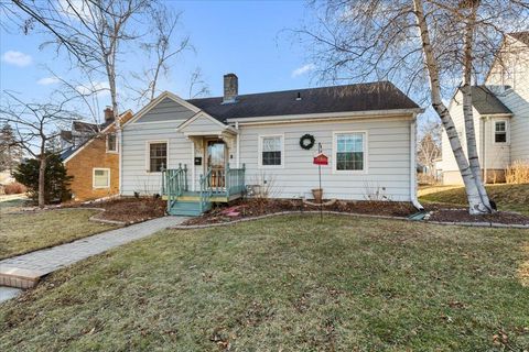 Photo of 321 S Garfield Ave, Port Washington, WI 53074 (MLS # 1950644)