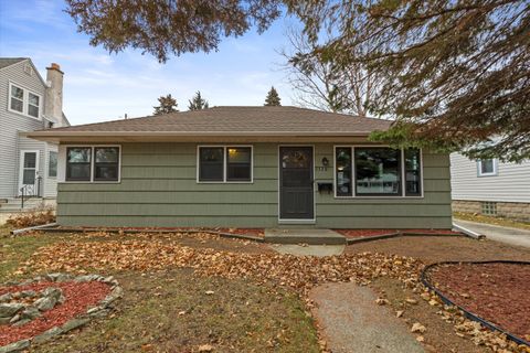 Photo of 3526 S Brust Ave, Milwaukee, WI 53207 (MLS # 1955340)
