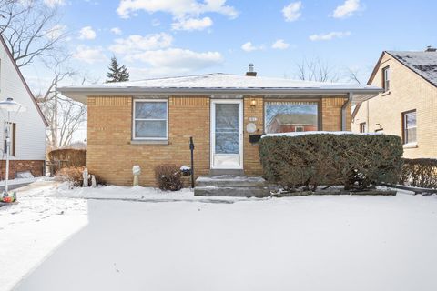Photo of 2813 E Allerton Ave, Saint Francis, WI 53235 (MLS # 1948081)