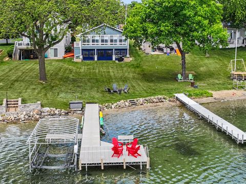 Photo of 3215 S Browns Lake Dr, Burlington, WI 53105 (MLS # 1965654)