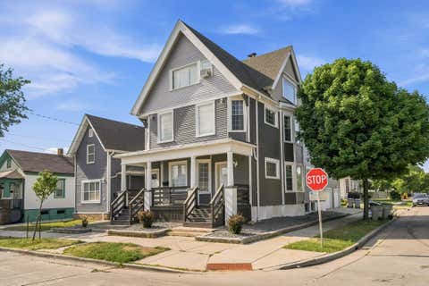 Photo of 600 W Garfield Ave, Milwaukee, WI 53212 (MLS # 1972432)