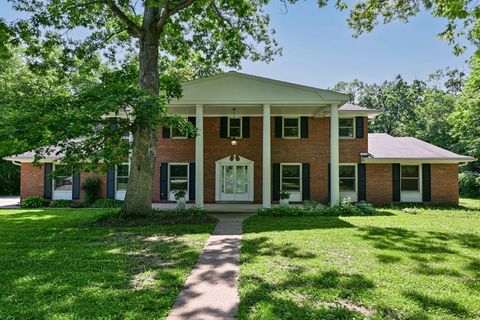 Photo of 9150 S 46th St, Franklin, WI 53132 (MLS # 1925157)