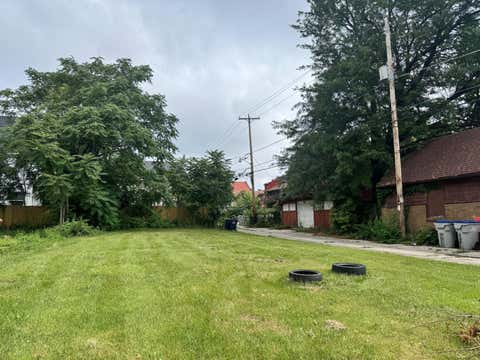 Photo of 4320 W Garfield Ave, Milwaukee, WI 53208 (MLS # 1975526)