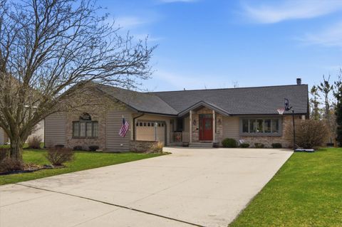 Photo of 2029 White Pine Ln, Sheboygan, WI 53083 (MLS # 1958651)