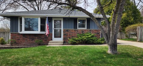 Photo of 7535 S Lynhaven Dr, Oak Creek, WI 53154 (MLS # 1914437)