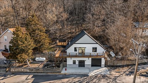 Photo of 180 S Hill St, Fountain City, WI 54629 (MLS # 1956861)