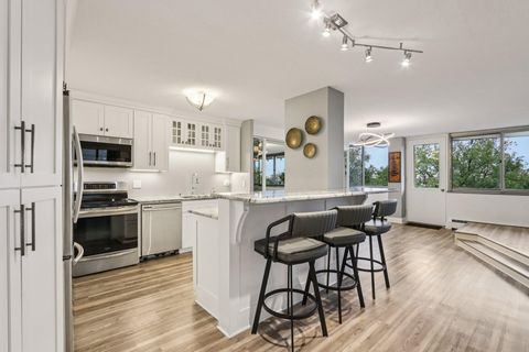 Photo of 1919 N Summit Ave, Milwaukee, WI 53202 (MLS # 1952412)