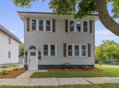Photo of 3005 S Hanson Ave, Milwaukee, WI 53207 (MLS # 1926527)