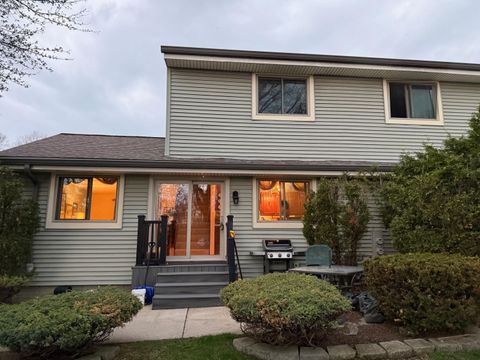 Photo of 2200 E Excalibur Ct, Oak Creek, WI 53154 (MLS # 1958231)