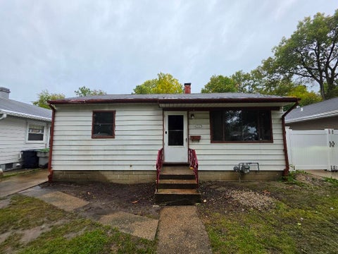 Photo of 3557 S 5th Pl, Milwaukee, WI 53207 (MLS # 1982934)