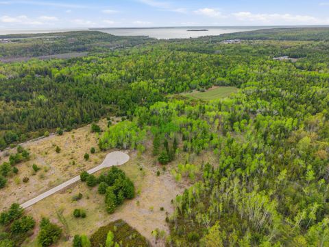 Photo of 9122 Wandering Down Rd, Gibraltar, WI 54212 (MLS # 1963422)