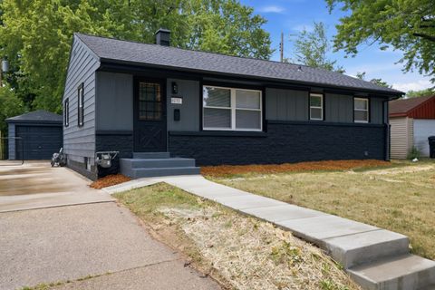 Photo of 8233 W Lancaster Ave, Milwaukee, WI 53218 (MLS # 1971863)