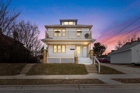 Photo of 510 Montana Ave, South Milwaukee, WI 53172 (MLS # 1910551)