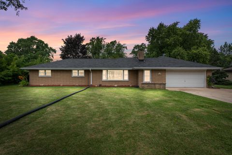 Photo of N68W13420 Ranch Rd, Menomonee Falls, WI 53051 (MLS # 1923942)