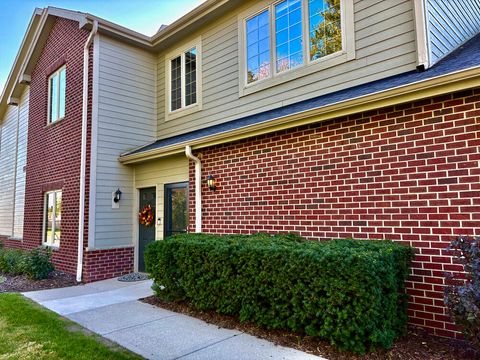 Photo of 4864 S Forest Ridge Dr, New Berlin, WI 53151 (MLS # 1949158)