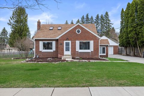 10540 W Howard Ave, Greenfield, WI 53228 - #: 1912909