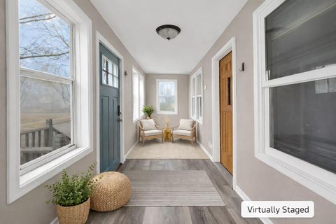 Photo of 1712 E Saveland Ave, Milwaukee, WI 53207 (MLS # 1952937)