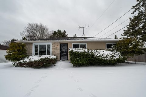 Photo of 6541 N Fresno St, Milwaukee, WI 53224 (MLS # 1954399)