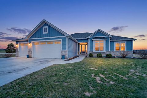 Photo of 8495 Ridgeway Ct, Pleasant Prairie, WI 53158 (MLS # 1955256)