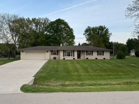 Photo of W277S8810 Lakeside Dr, Vernon, WI 53149 (MLS # 1964904)