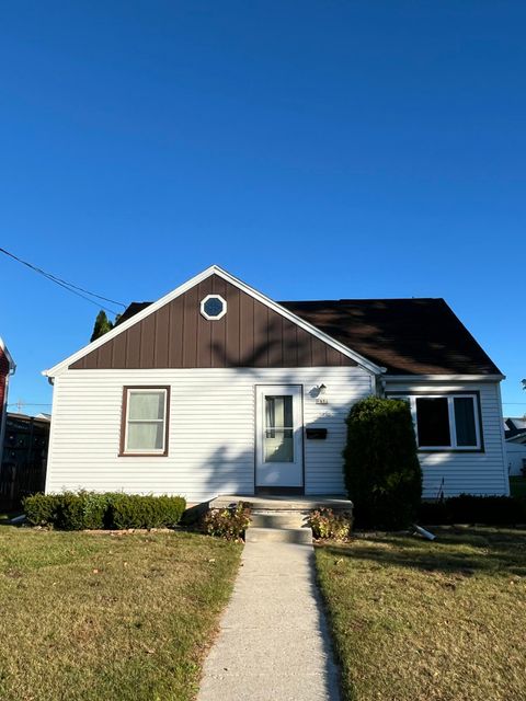 Photo of 1852 BELMONT St, Manitowoc, WI 54220 (MLS # 1940775) Photo of 1852 BELMONT St, Manitowoc, WI 54220 (MLS # 1940775)