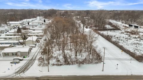 Photo of 8465 S 5th Ave, Oak Creek, WI 53154 (MLS # 1946446)