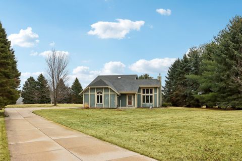Photo of W303N6590 Irene Ln, Merton, WI 53029 (MLS # 1953752)
