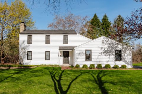 Photo of 9851 N Thornapple Ln, Mequon, WI 53092 (MLS # 1916589)