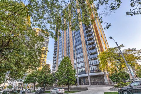 Photo of 929 N Astor St, Milwaukee, WI 53202 (MLS # 1959395)