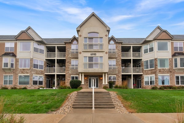 6995 S RIVERWOOD BLVD, FRANKLIN, WI 53132 - Image 2f03f3bf74ccfa9e3e0e112df2c080f2/2040947232