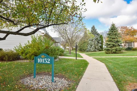 Photo of 10152 W Whitnall Edge Dr, Franklin, WI 53132 (MLS # 1940316) Photo of 10152 W Whitnall Edge Dr, Franklin, WI 53132 (MLS # 1940316)