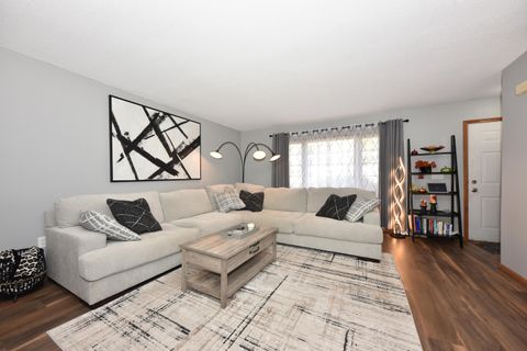 Photo of 10152 W Whitnall Edge Dr, Franklin, WI 53132 (MLS # 1940316)