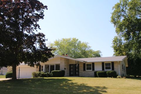 Photo of 3455 S Russel Rd, New Berlin, WI 53151 (MLS # 1935220)