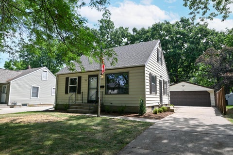 Photo of 1020 S 111th St, West Allis, WI 53214 (MLS # 1971771)