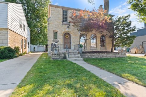 Photo of 2320 N 89th St, Wauwatosa, WI 53226 (MLS # 1934329)