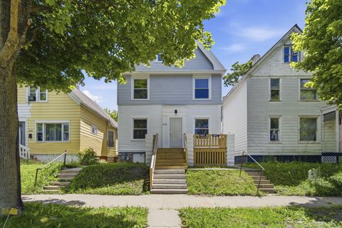 Photo of 2954 N 19TH St, Milwaukee, WI 53206 (MLS # 1968670)