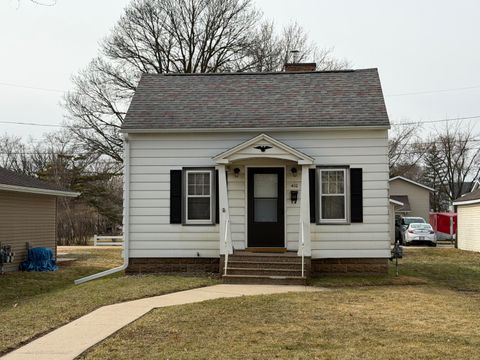 Photo of 410 S Court St, Sparta, WI 54656 (MLS # 1955337)