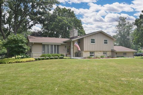 Photo of 1940 Elm Terrace Cir, Brookfield, WI 53045 (MLS # 1929427)