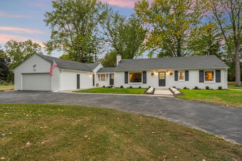 Photo of 11233 N Riverland Rd, Mequon, WI 53092 (MLS # 1938892)