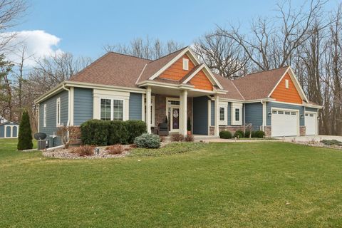 Photo of W351N6051 Bauers Ln, Lac La Belle, WI 53066 (MLS # 1956192)