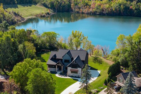 Photo of 13145 Kittridge Ct, Brookfield, WI 53005 (MLS # 1955244)