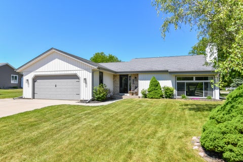 Photo of 4100 W Fieldview Ct, Franklin, WI 53132 (MLS # 1964762)